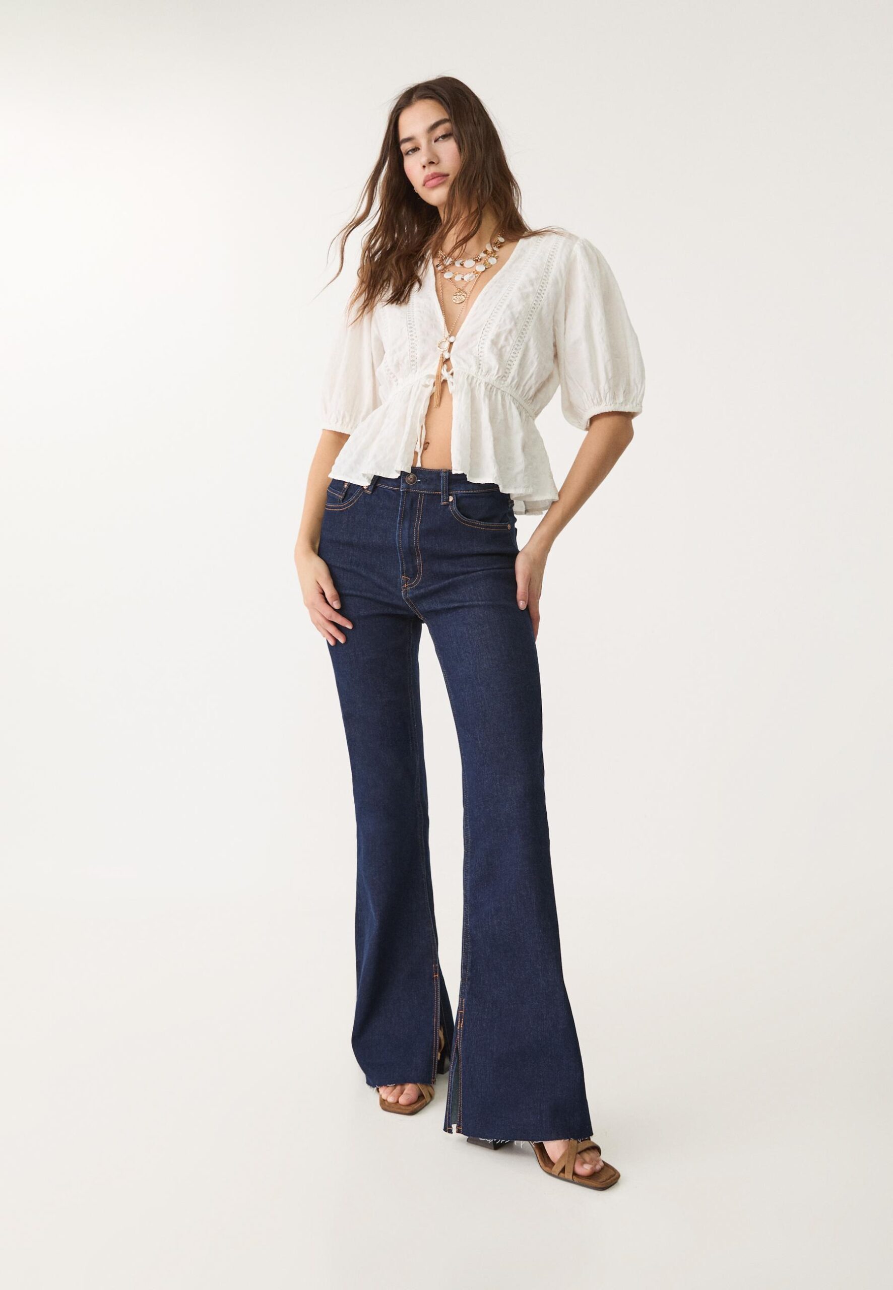 pantalones-campana-stradivarius-354pqw-1.jpg
